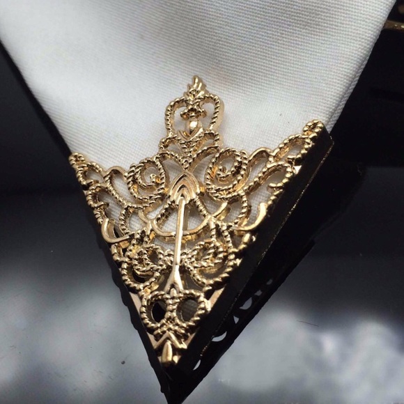 Goth Triangular Hollow Filigree Collar Tip Pins - Picture 3 of 16